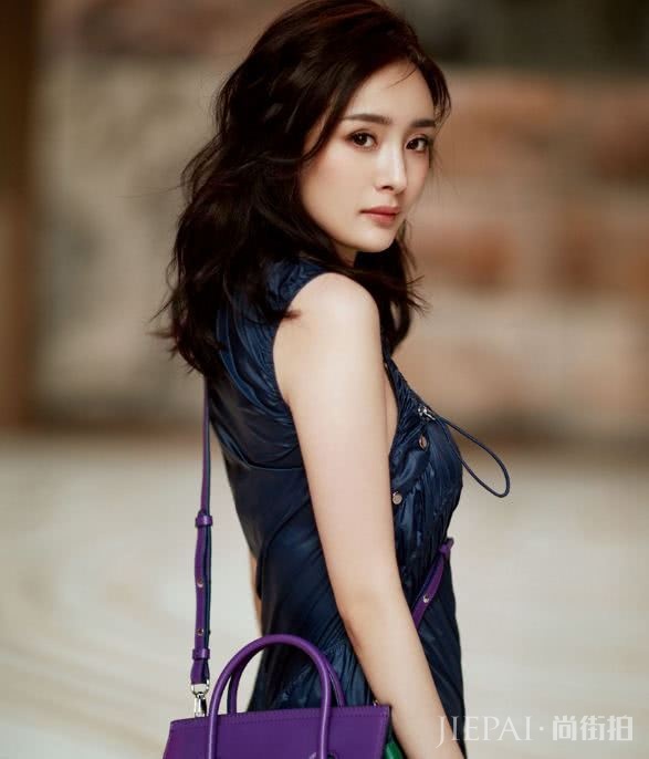 杨幂真是从小美到大,这腰看着绝对不到二尺吧!